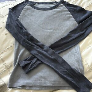 Brandy Melville 2-tone shirt